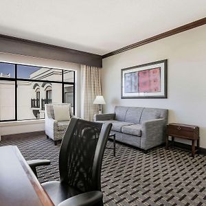 Junior King Suite Seating Area